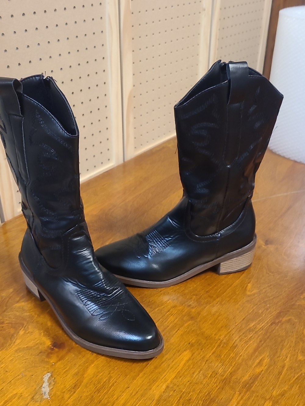 NWOT Women's Black Western Boots